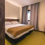 Aparthotel Y Estudios Dceres 3*