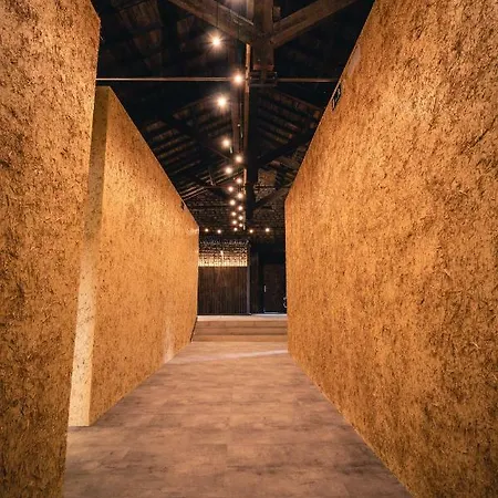 Y Estudios Dceres 아파트호텔 3*