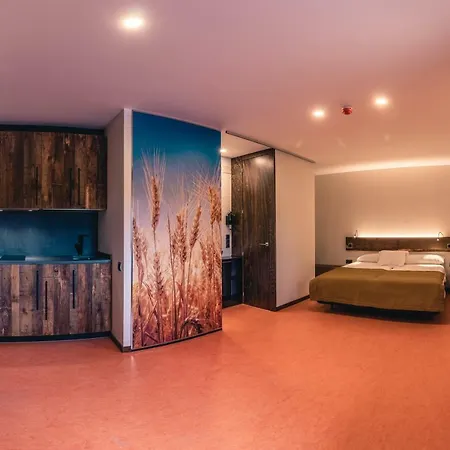 Y Estudios Dceres 산타마리아데마브