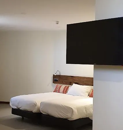 Y Estudios Dceres 3*