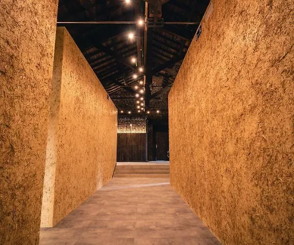 Y Estudios Dceres 아파트호텔 3*