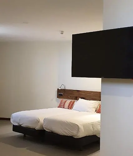 Y Estudios Dceres 3*